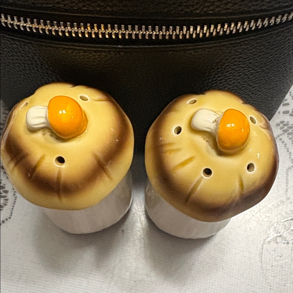 Mushroom Salt and Pepper Shakers - Picture 3 of 5